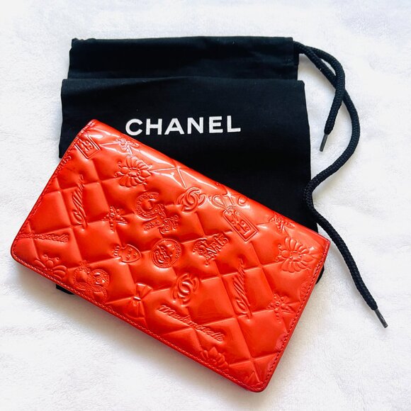 CHANEL Patent Leather Mademoaelle Lucky Symbols Bi-Fold Wallet - Picture 2 of 13